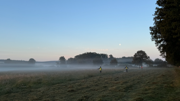 Noch steht der Mond am Himmel